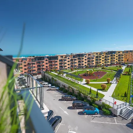 Complex Bella With Free Parking,jacuzzi,bbq