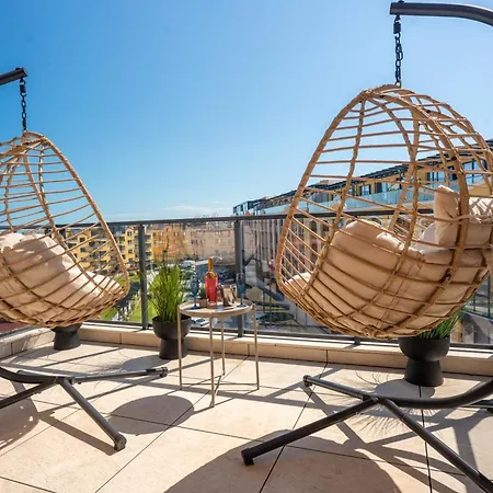 Апартамент Complex Bella With Free Parking,jacuzzi,bbq