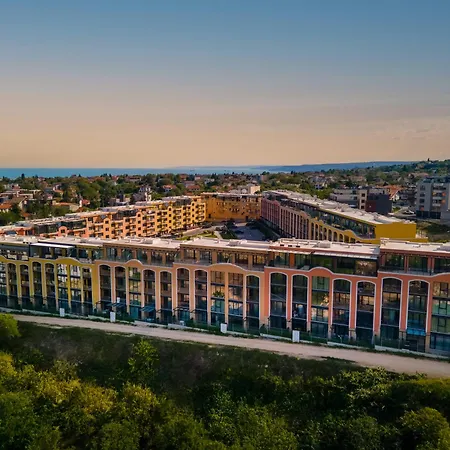 Апартамент Complex Bella With Free Parking,jacuzzi,bbq