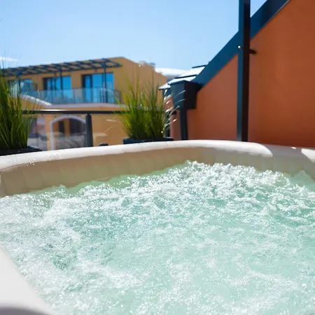 Апартамент Complex Bella With Free Parking,jacuzzi,bbq