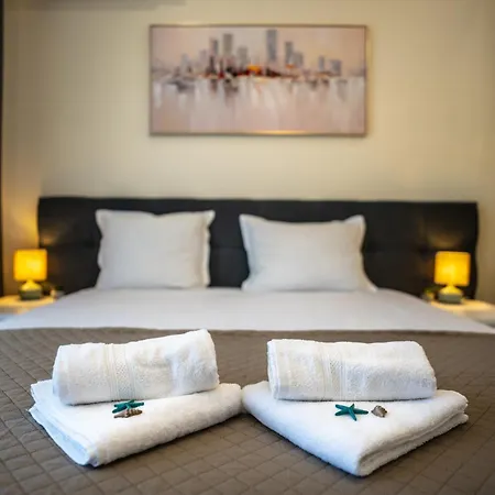 Апартамент Complex Bella With Free Parking,jacuzzi,bbq