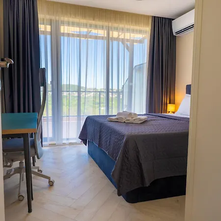 Апартамент Complex Bella With Free Parking,jacuzzi,bbq *