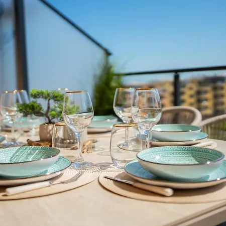 Апартамент Complex Bella With Free Parking,jacuzzi,bbq *