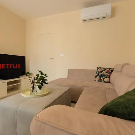 Complex Bella With Free Parking,jacuzzi,bbq Апартамент *