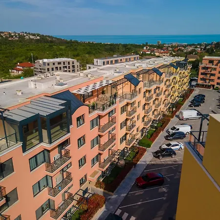 Complex Bella With Free Parking,jacuzzi,bbq Апартамент Варна