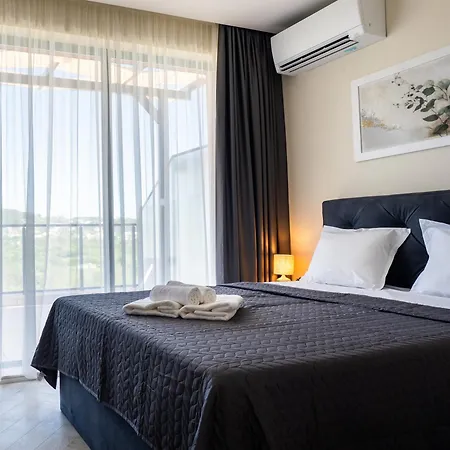 Complex Bella With Free Parking,jacuzzi,bbq *