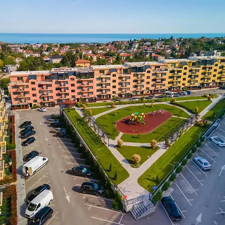 Complex Bella With Free Parking,jacuzzi,bbq *