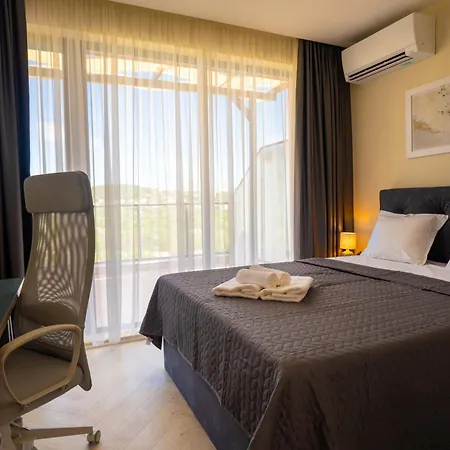 Complex Bella With Free Parking,jacuzzi,bbq