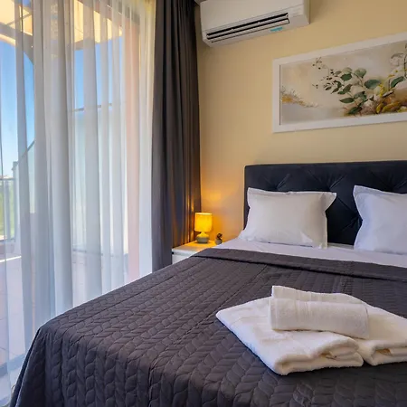 Complex Bella With Free Parking,jacuzzi,bbq