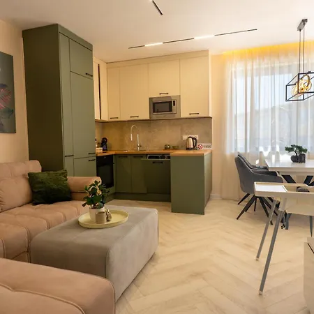 Complex Bella With Free Parking,jacuzzi,bbq *