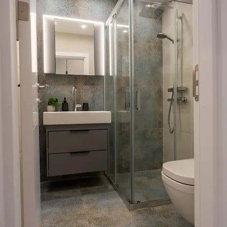 Апартамент Complex Bella With Free Parking,jacuzzi,bbq