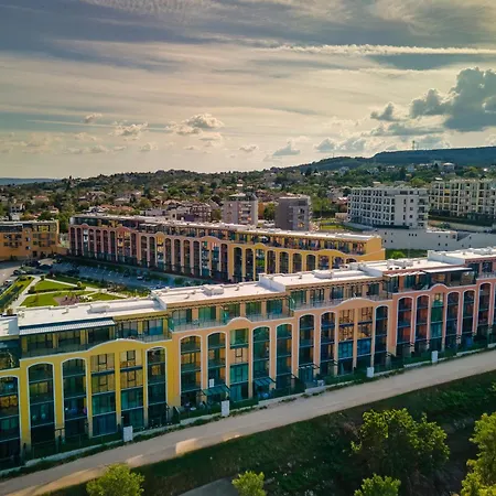 Complex Bella With Free Parking,jacuzzi,bbq Апартаменты